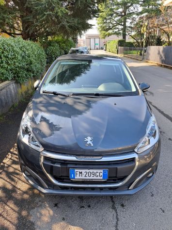 Peugeot 208 1.2 PureTech Allure 82CV– SOLO 25.000 km – Pari al Nuovo