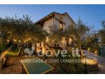Casa indipendente di 300 m² con più di 5 locali e box auto in vendita a Paciano