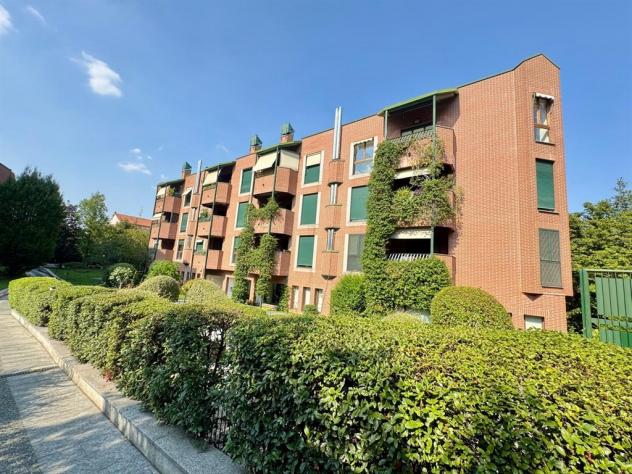 MONZA in zona residenziale AFFITTASI ULTIMO PIANO APPARTAMENTO CON TERRAZZO