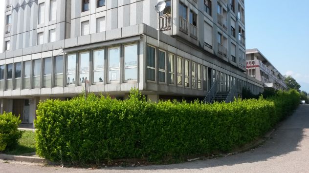 Vendesi negozio 50 mq ad uso negozio/ufficio Reana