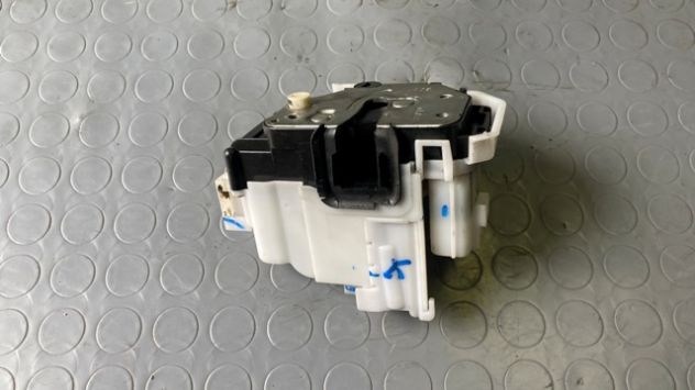Chiusura centralizzata portiera posteriore SX Alfa Romeo 159 del 2012 (50513060) - Foto 2