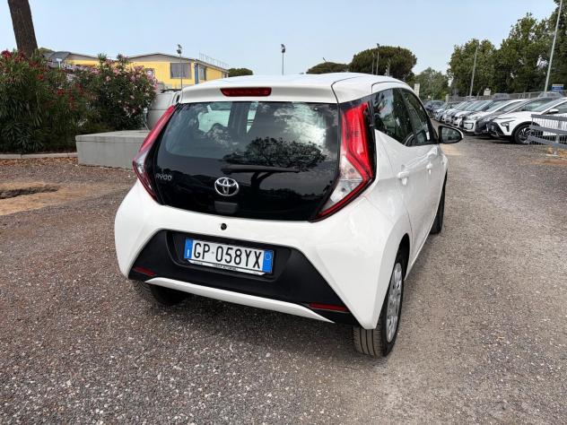 Toyota Aygo Connect 1.0 VVT-i 72 CV 5 porte x-play - Foto 3
