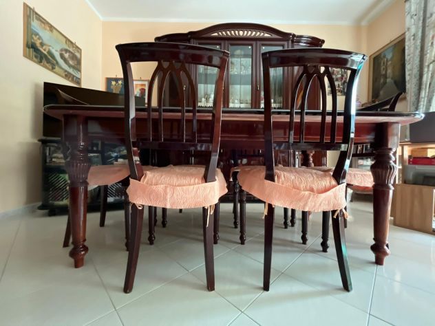 Tavolo in legno classico con sedie - Da restaurare - Foto 4