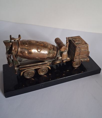 Autobetoniera  n° 3 assi  anni '80 modellino scultura - Foto 3
