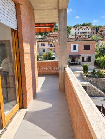 Appartamento spazioso, con balcone, garage e orto - Foto 18