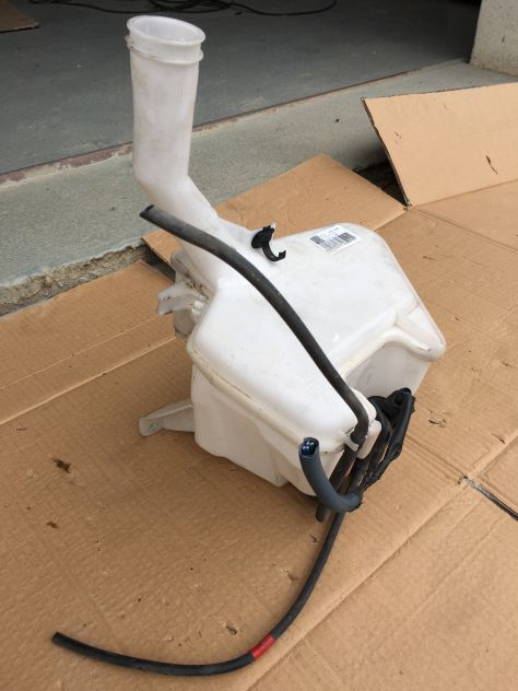 Vaschetta Acqua Tergicristallo / Tergi Anteriore Toyota YARIS D4D anno 2010