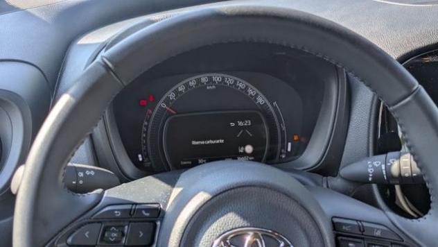 TOYOTA Aygo X 1.0 TREND 72cv rif. 23741392 - Foto 9