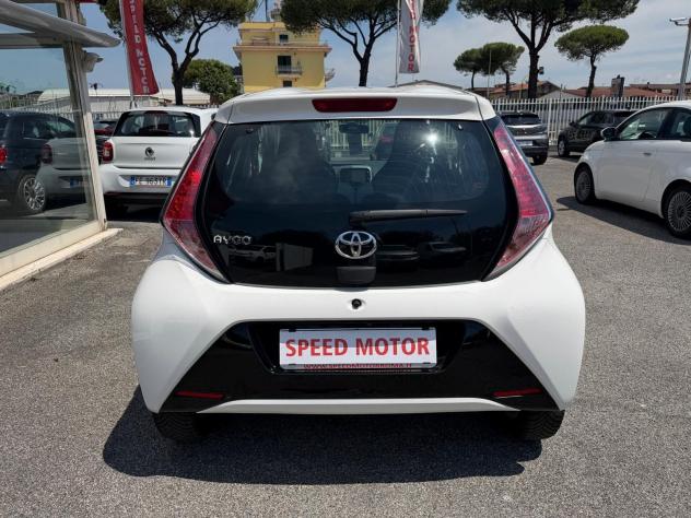 Toyota Aygo 1.0 70 CV x-play, RETRO, CERCHI IN LEGA - Foto 6