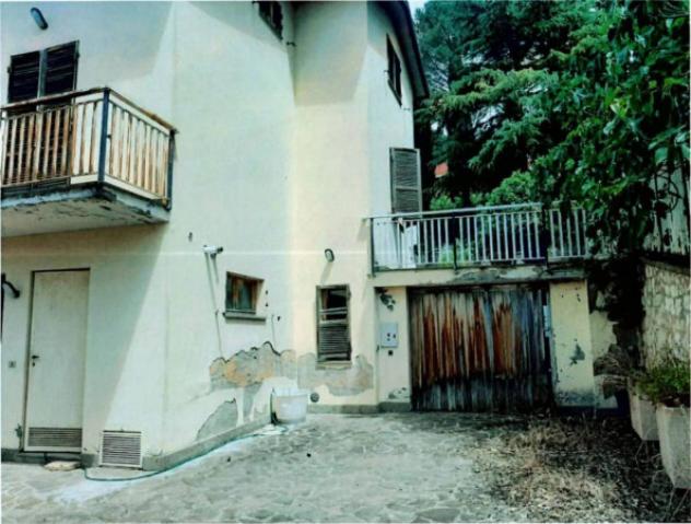 Immobile in asta di 416 m² con più di 5 locali e box auto doppio in vendita a Perugia - Foto 2