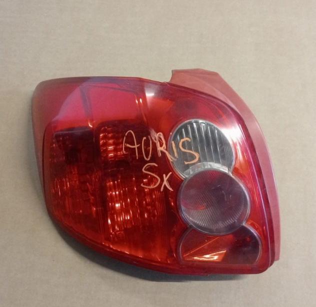FANALE POST.  SX (Vers. Koito) 999-U1296514 Parti elettriche  Fanaleria  Fanali  Fanale post. sx. TOYOTA - AURIS - 01-01-2007 - 01-12-2012
