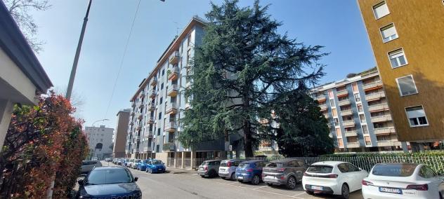 Villasanta centro - ottimo quadrilocale al piano alto con box - Foto 3