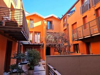 TRILOCALE DI C.A 70 MQ ARREDATO CON BALCONE A LECCO CENTRO