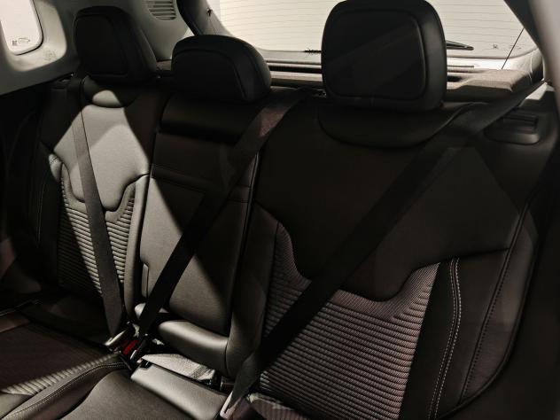 Jeep Compass 1.3 Turbo T4 190 CV PHEV AT6 4xe Altitude - Foto 9