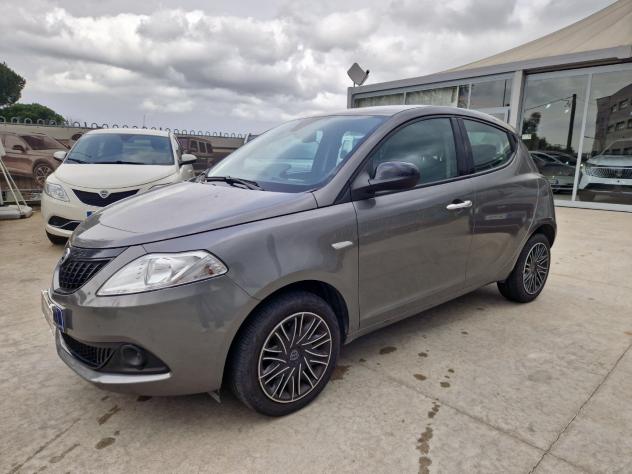 Lancia Ypsilon 1.0 FireFly 70cv S&S Hybrid SILVER - Foto 2