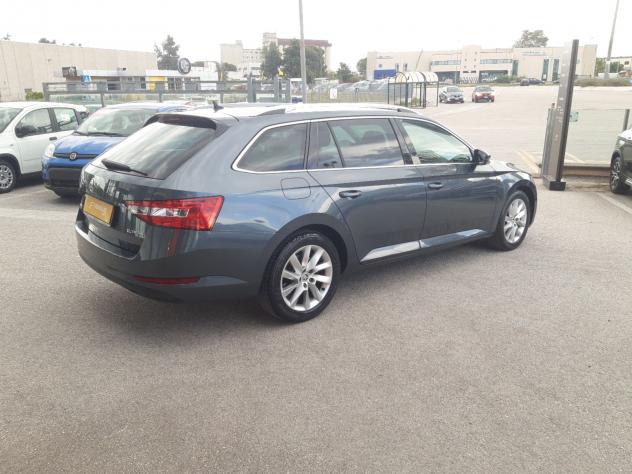 Škoda Superb 2.0 TDI 150 CV SCR DSG Wagon Executive - Foto 6