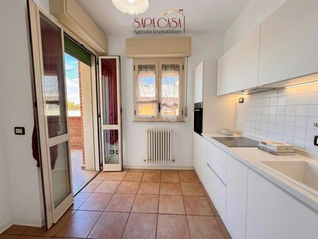 Luminoso appartamento con due camere, terrazzo e garage - Foto 6
