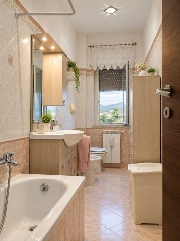 Vendesi appartamento con annessa terrazza di proprietà
