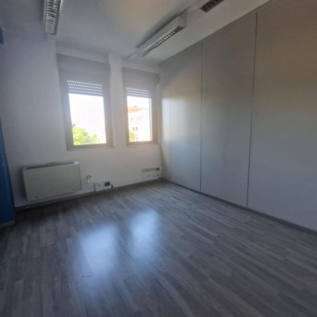 Immobile di 240 m² con più di 5 locali in affitto a Rho - Foto 4