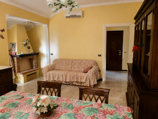 POMEZIA QUADRILOCALE ARREDATO CON TERRAZZO PRIVATO. - Foto 4