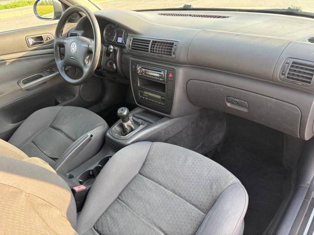 Volkswagen Passat NEOP. 1.9 Diesel 130cv - Foto 6