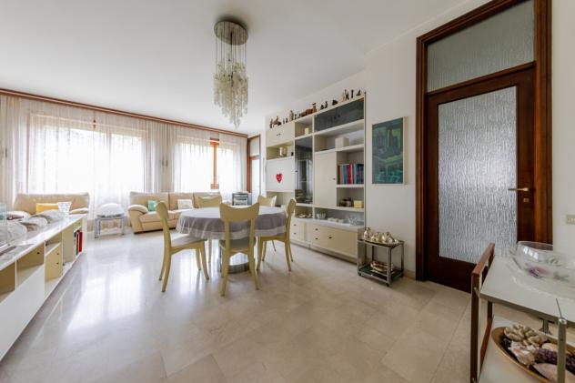Milano ottimo appartamento via Niccolini numero due metri quadri 220 elegante condominio piano alto soggiorno terrazzo quattro camere tripli servizi d - Foto 4