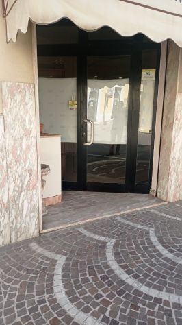 CERCHIAMO PROFESSIONISTE PER NUOVO CENTRO ESTETICO
