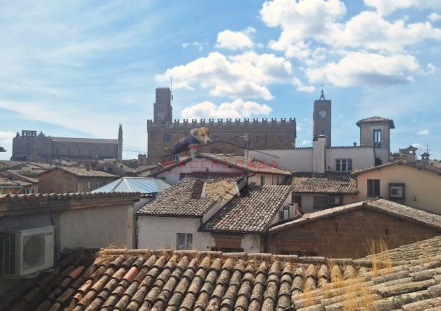 Orvieto centro - Appartamento con vista, magazzino e area esterna privata in vendita in pieno centro storico