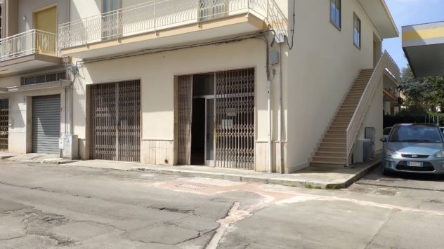 locale commerciale in affitto Monteroni di Lecce garage negozio
