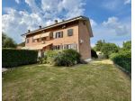 Villa di testa con ampio giardino privato