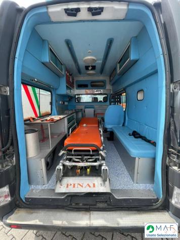 RENAULT TRAFIC AMBULANZA (LIM) VP - Foto 4