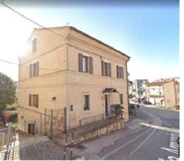 Immobile in asta di 141 m² con più di 5 locali e box auto in vendita a Fermo - Foto 2