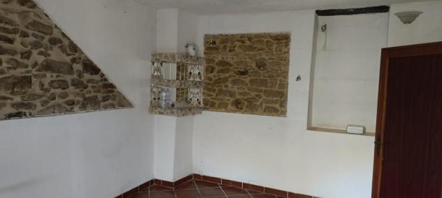 Perugia vendesi porzione di casa 4 vani 100 Mq