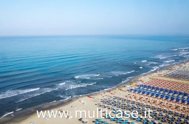 APPARTAMENTO CON AFFACCIO DIRETTO SUL MARE – LIDO DI CAMAIORE (LU) - Foto 17