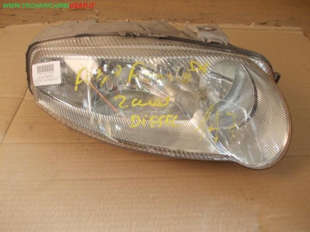 PROIETTORE D. ALFA ROMEO 147 (937-W8)  Parti elettriche  Fanaleria  Proiettori  Proiettore ant. ALFA ROMEO - 147 - 01-08-2000 - 01-10-2004