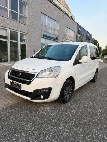 Peugeot Partner Tepee BlueHDi 100 ETG6 S&S Active - Foto 7
