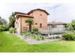 Villa di 350 m² con più di 5 locali e box auto in vendita a Cocquio-Trevisago