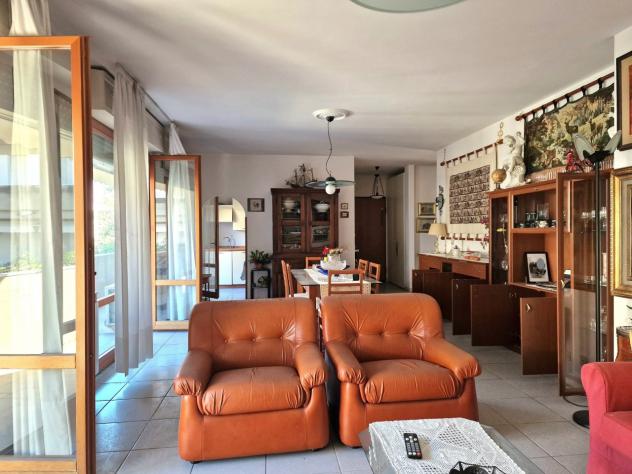 MASSA. Sogni di vivere in una delle zone più belle della città, con tutti i servizi a portata di mano? Nelle vicinanze del Viale Roma, appartamento al - Foto 2