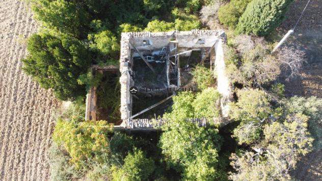 Cartoceto (pu) posizionato su un'altura che domina l'intera vallata del metauro fino alle principali spiagge di fano, non lontano dall'asse viario del - Foto 11