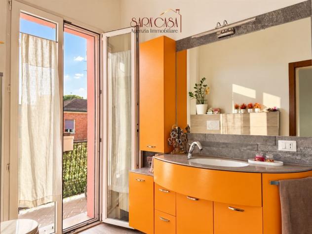 Casa bifamiliare con ampi servizi e corte esclusiva - Foto 9