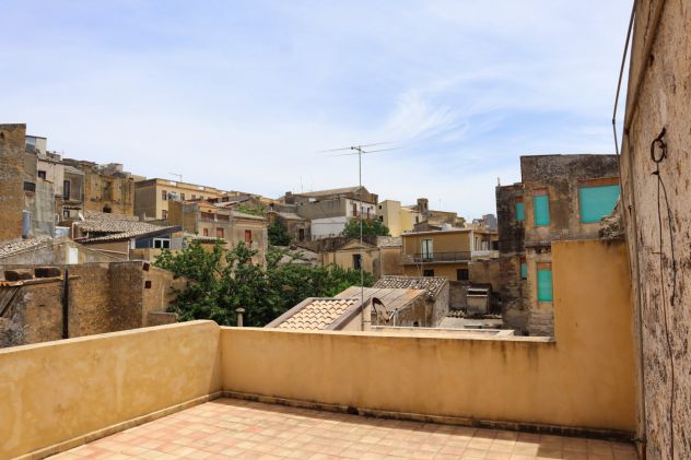 Naro, palazzo Morillo, il barocco Siciliano nella sua massima espressione - Foto 8