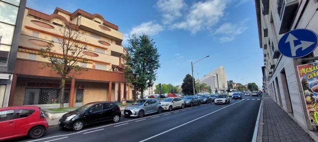 LISSONE CENTRO - Negozio open space con canna fumaria - Foto 3
