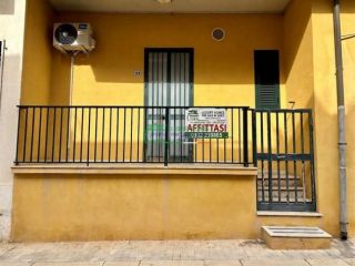 Rif. 2293 - Appartamento già abitabile, con veranda a Marina di Ragusa cent …