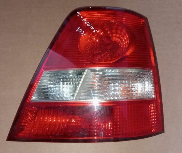 FANALE POST.DX  BIANCO-ROSSO 999-U1293667 Parti elettriche  Fanaleria  Fanali  Fanale post. dx. KIA - SORENTO - 2002  2006