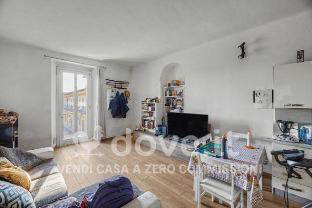 Appartamento di 70 m² con 2 locali in vendita a Gavirate