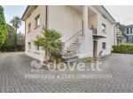 Villa di 222 m² con più di 5 locali e box auto in vendita a Laveno-Mombello &hellip;