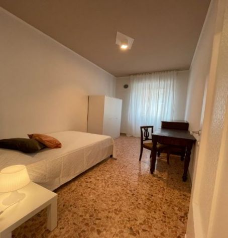 PRIVATO AFFITTA A RAGAZZE STUDENTESSE/SPECIALIZZANDE IN MEDICINA CAMERA SINGOLA - Foto 3