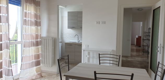 BARANZATE affittasi trilocale completamente ristrutturato arredato con balcone