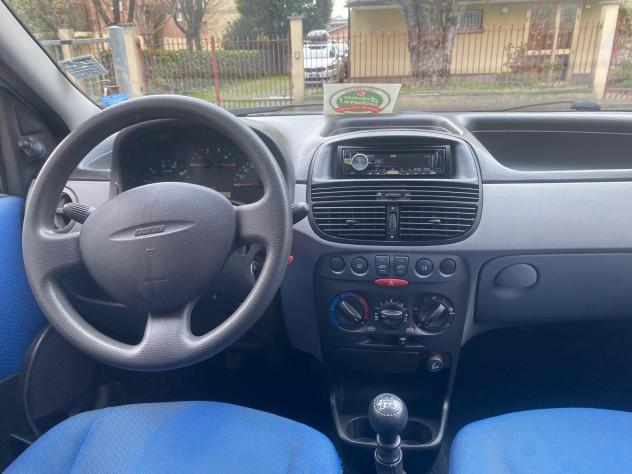 Fiat Punto 1.2 KM 126.000 Si Neopatentati - Foto 9