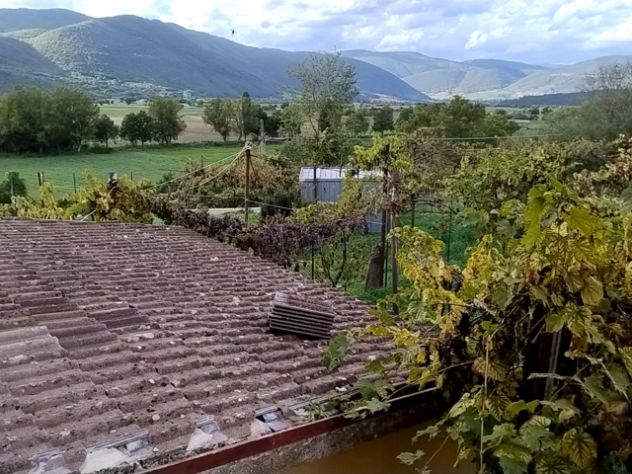 Grande abitazione con giardino a Valcaldara di Norcia - Foto 3