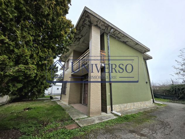 VILLA SINGOLA DI AMPIA METRATURA SU DUE LIVELLI LIBERA SUBITO - Foto 4
